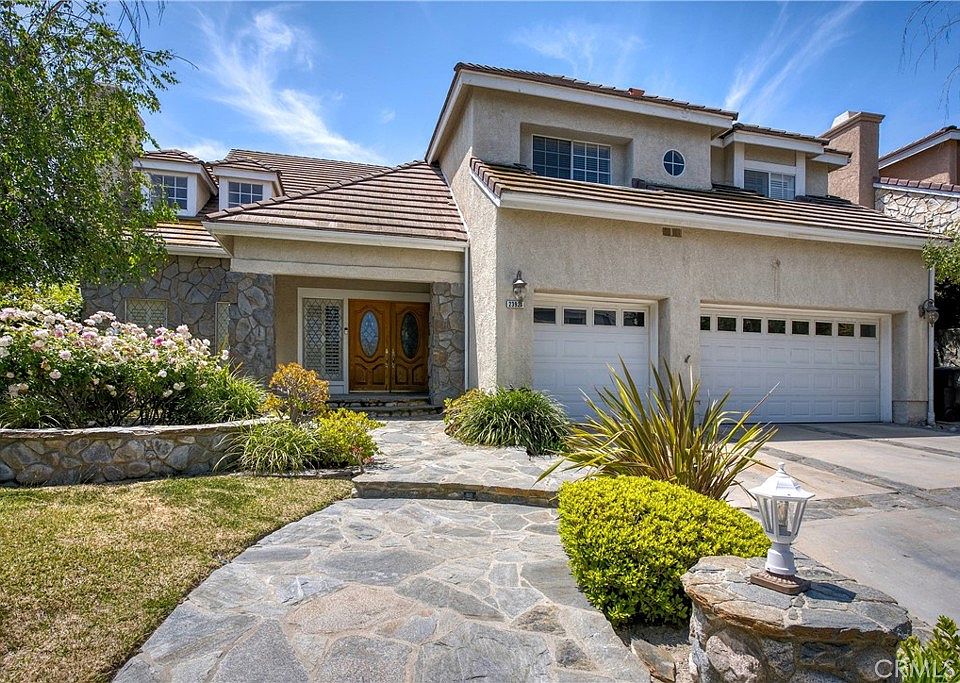 1st image of 23924 Clarington Dr