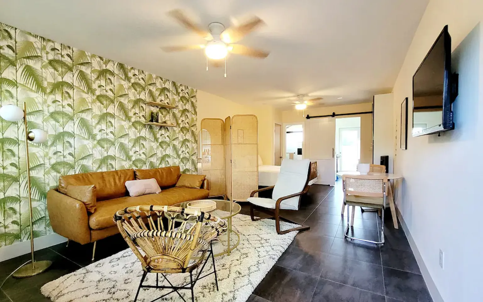 Studio, 400 sqft, $2,400 — Photo 1