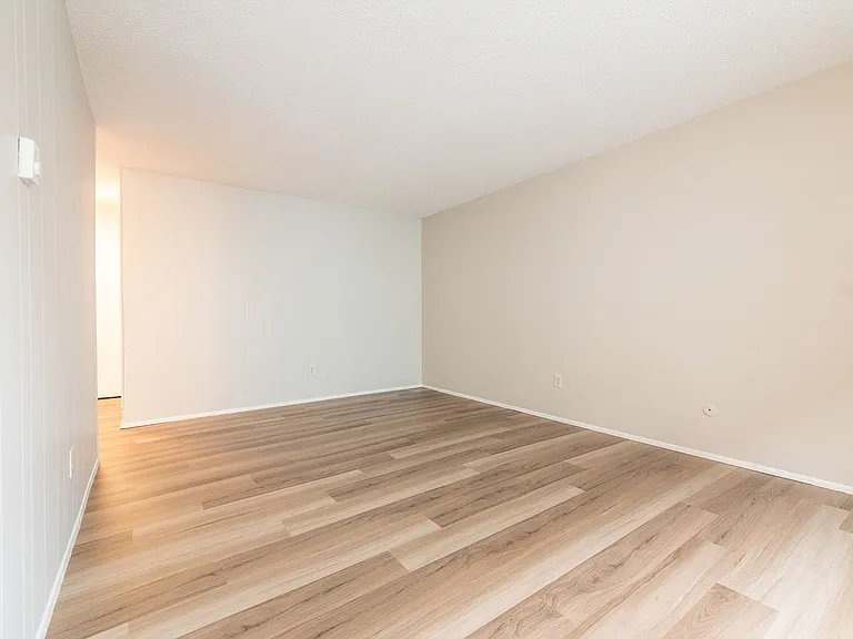 2527 NW Savier St — Photo 6