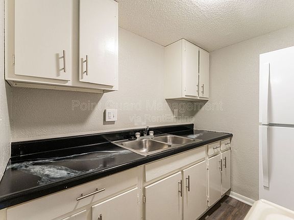 4th image of 1408 Cambridge Pl APT 4