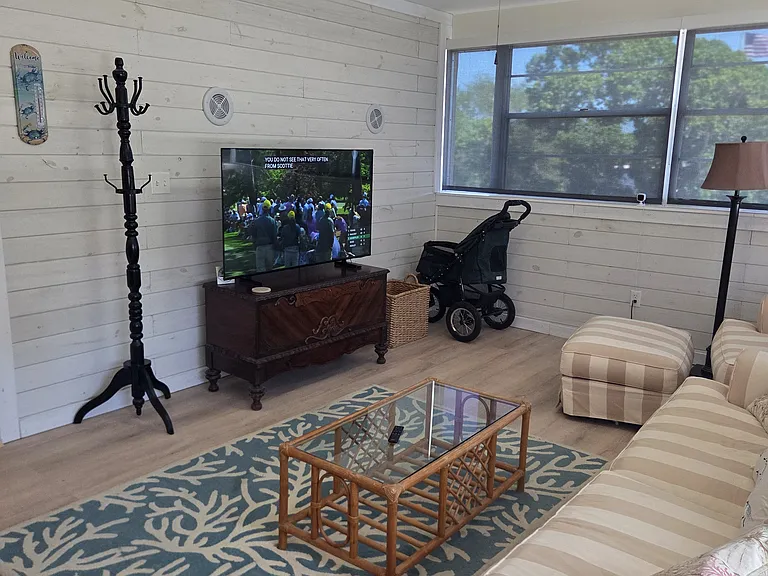 Florida room, view from front door