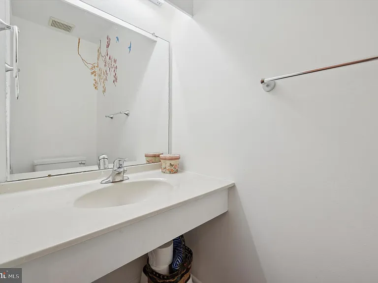 921 Putnam Blvd #113 — Photo 4