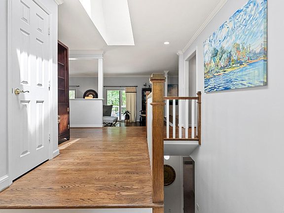 4th image of 101 Oakmont Ct