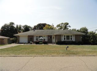 211 Pleasantview Dr, Weirton, WV 26062
