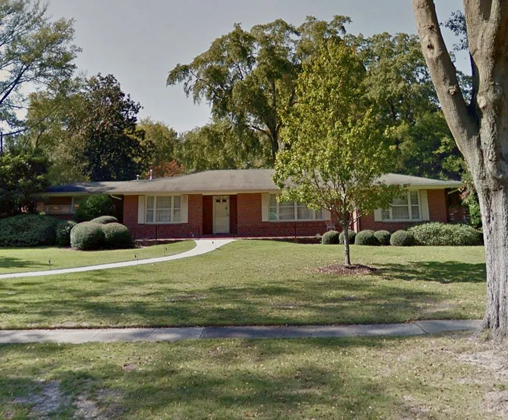 801 Peachtree Dr photo 1