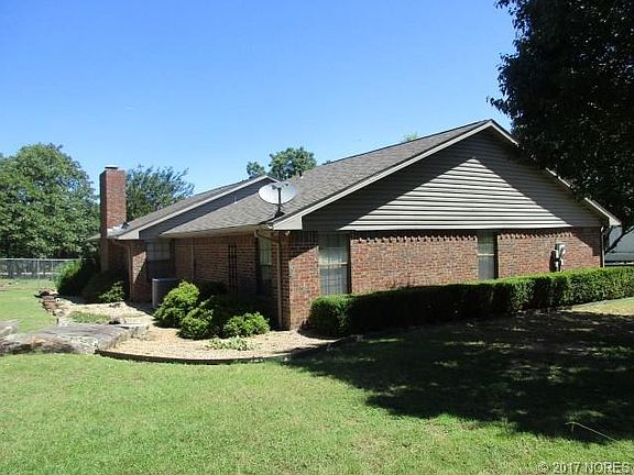 4th image of 11 Crooked Oak Ln