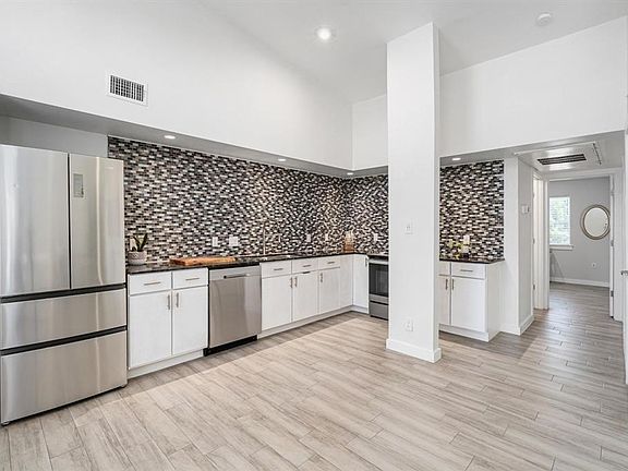4th image of 2200 Dickson Dr APT 218