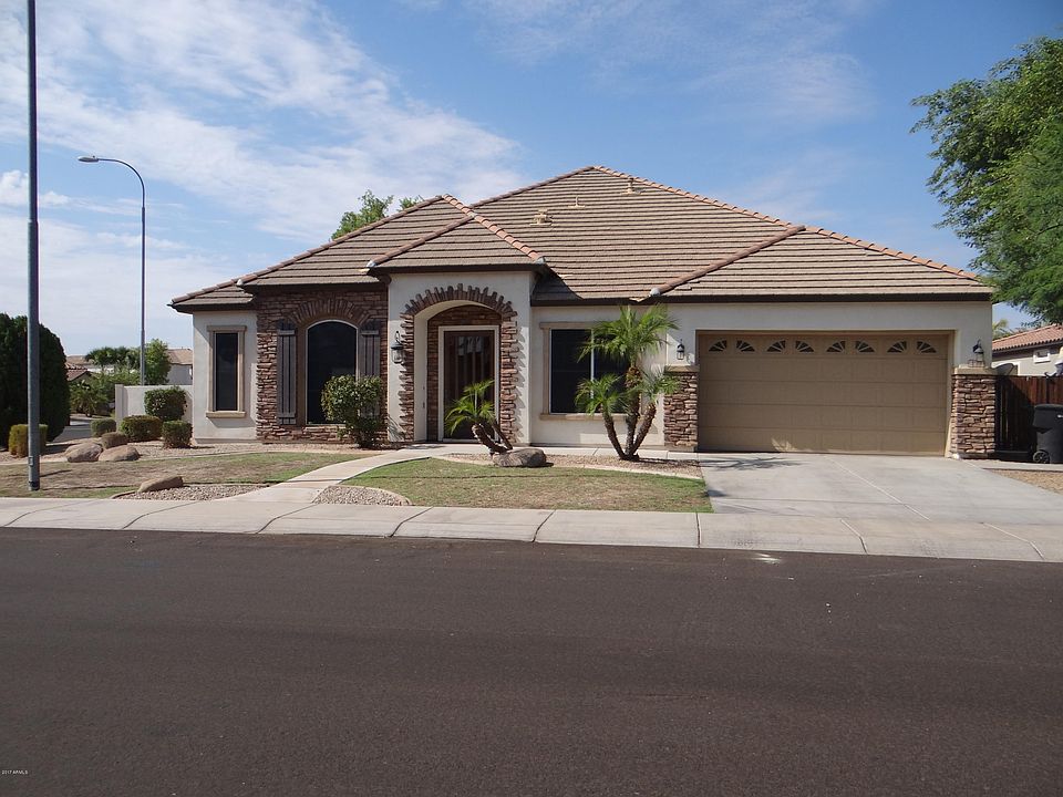 1st image of 439 E Horseshoe Dr