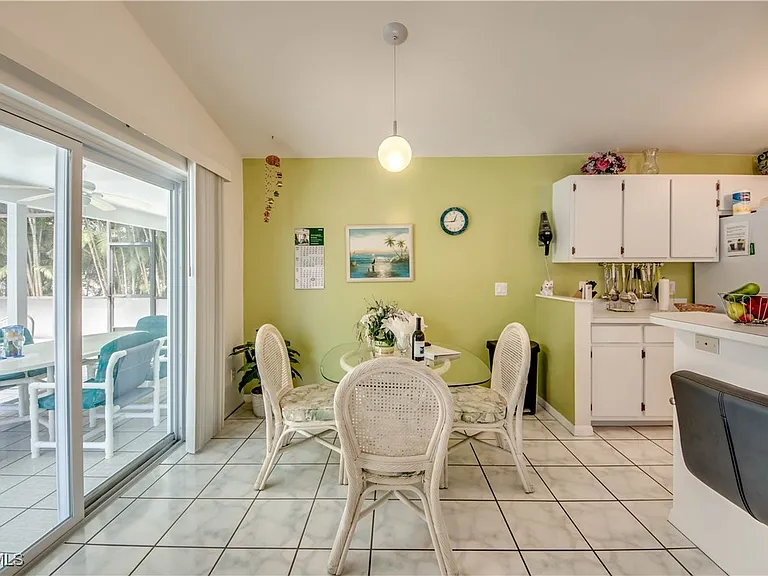4406 SW 25th Ave — Photo 8