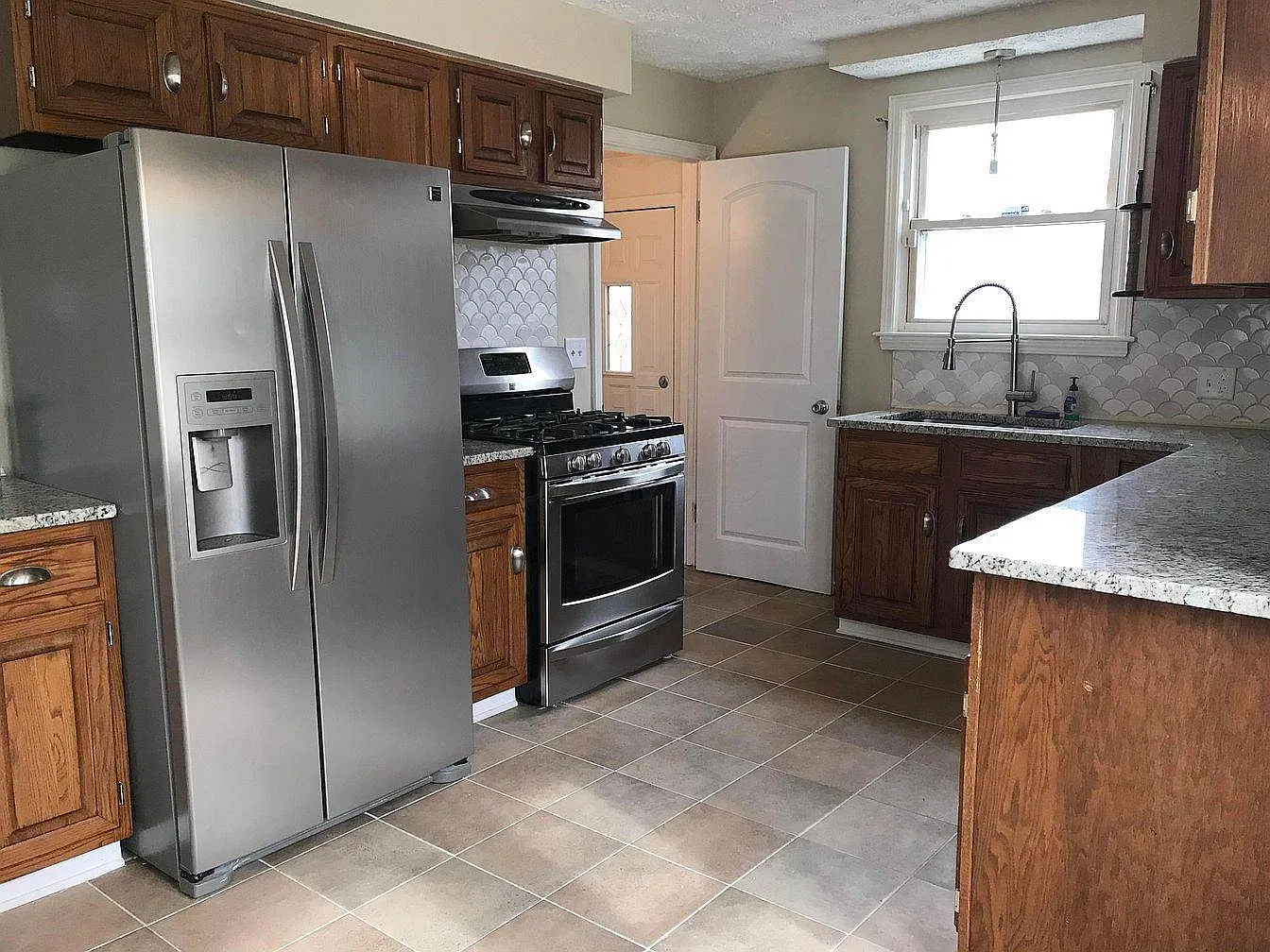 3 bed, $2,450 — Photo 3