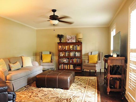 5th image of 2442 Meadowbrook Dr