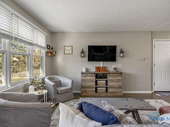 5th image of 476 Pauly Dr