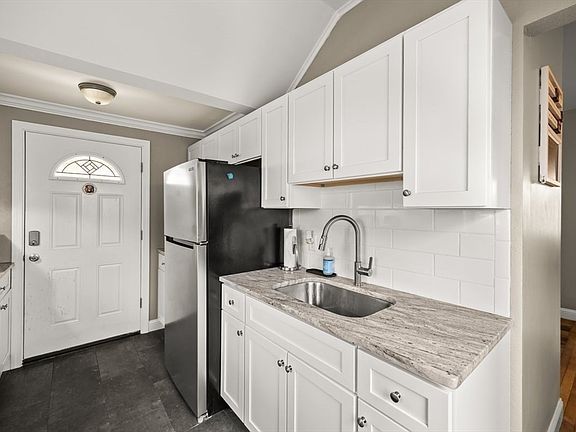 2nd image of 315 Washington St