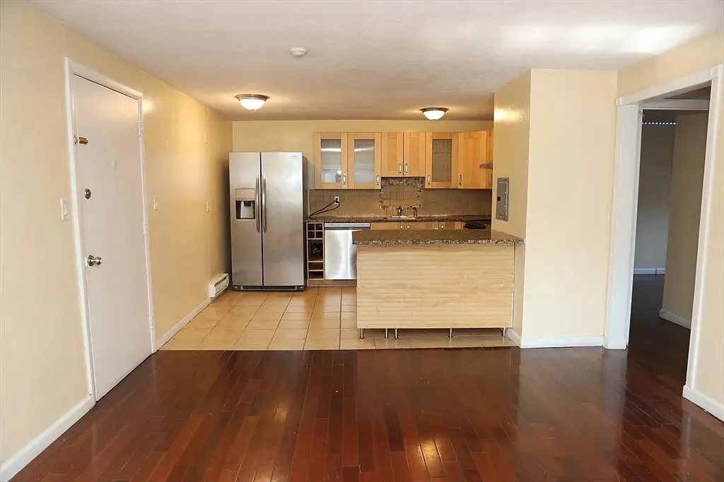 2 bed, 685 sqft, $1,980 — Photo 2