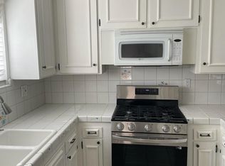 23832 Calvert St, Woodland Hills, CA 91367