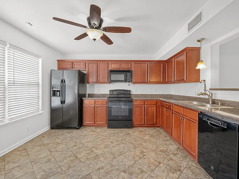 407 Arapaho Dr — Photo 17