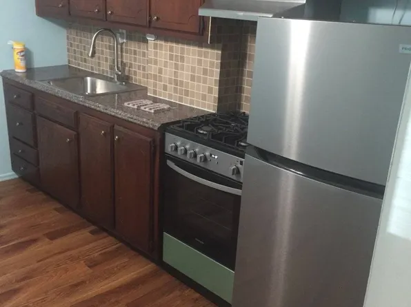 88-03 Pontiac Street image 2 of 6