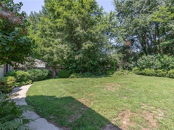 4th image of 6027 Douglas Dr