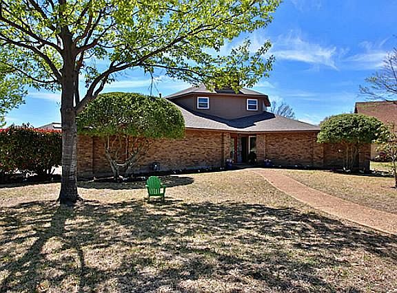 2nd image of 1260 Shores Ct
