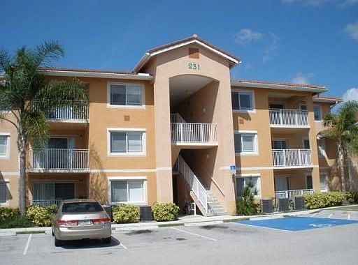 1st image of 231 SW Palm Dr APT 103