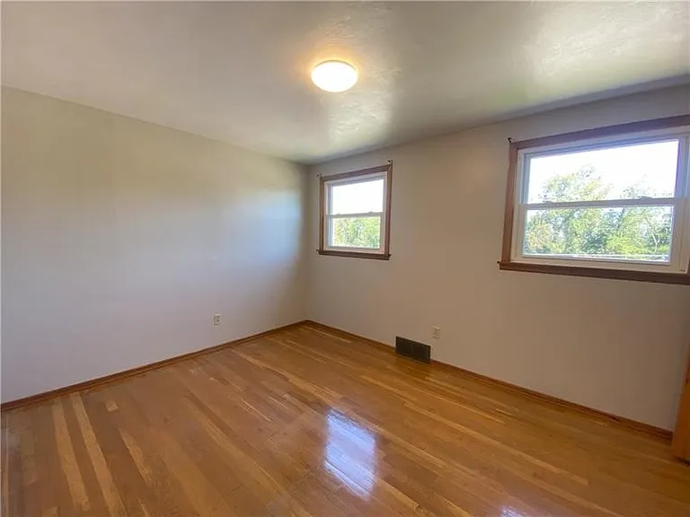 439 Crestview Dr — Photo 21