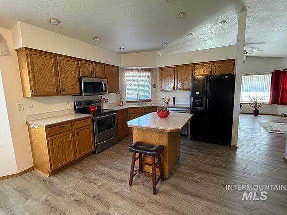 5th image of 1100 Burnett Dr Unit 304B