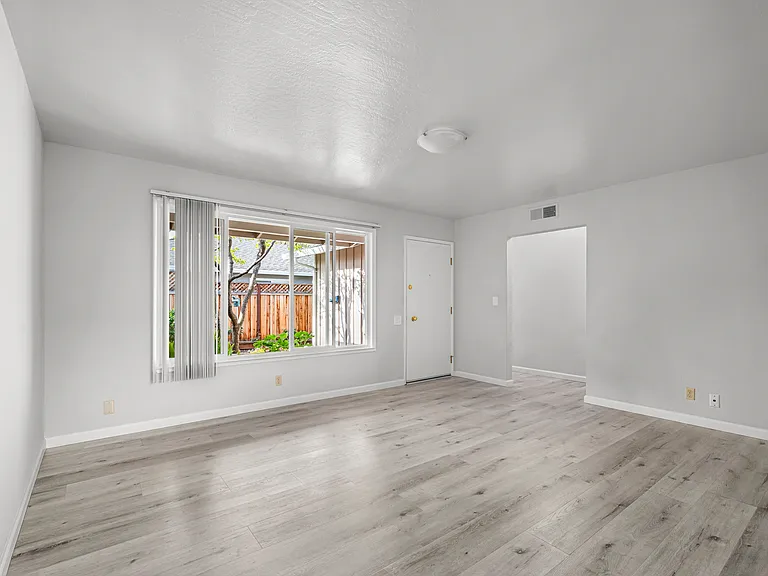 661 Harvard Ave #1 — Photo 3