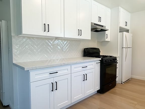 4th image of 1889 Lemoyne St APT 3