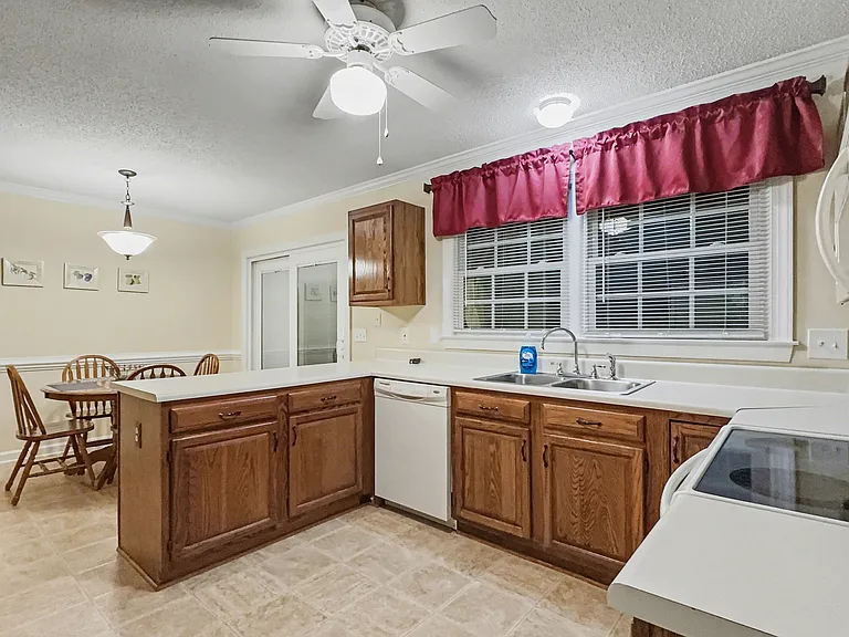 4618 Country Woods Ln — Photo 5