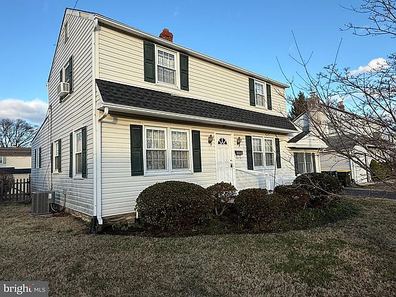 2nd image of 417 Woodlawn Ave