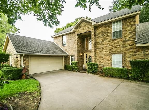 2nd image of 928 Hideaway Pl
