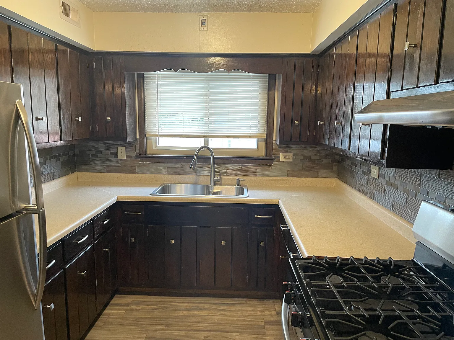 2 bed, 1200 sqft, $1,500 — Photo 2