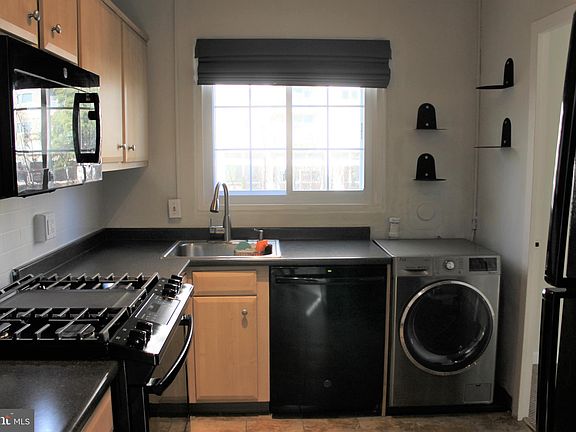 4th image of 1220 Martha Custis Dr