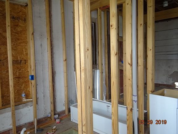 4th image of 801 N Avenue D