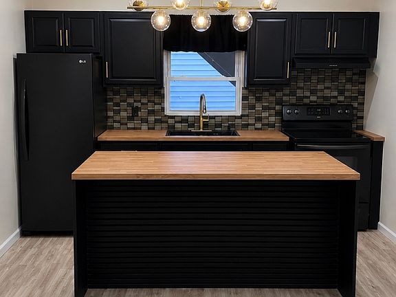 2nd image of 129 Pike St #3