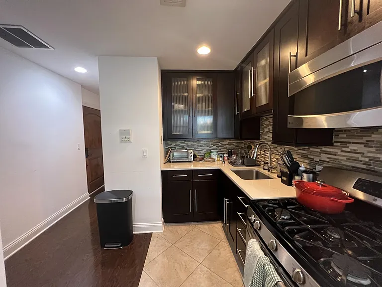 1921 N Sedgwick St #3F — Photo 7
