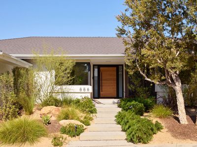 886 Teakwood Rd, Los Angeles, CA, 90049