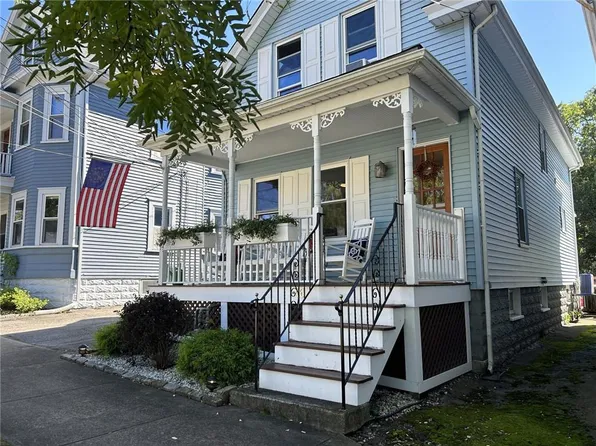 46 Constitution St, Bristol, RI 02809
