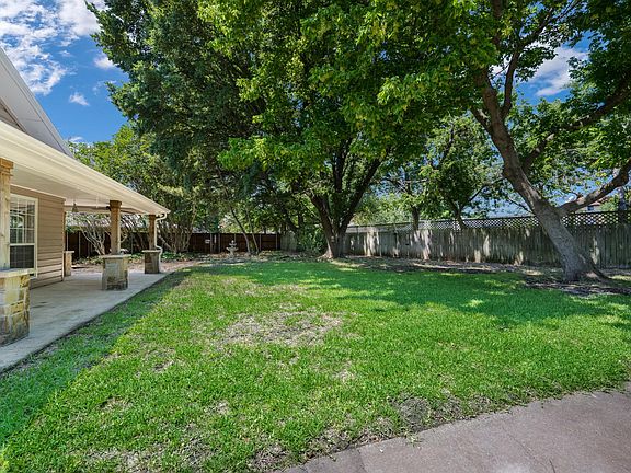 3rd image of 407 Brook Ln