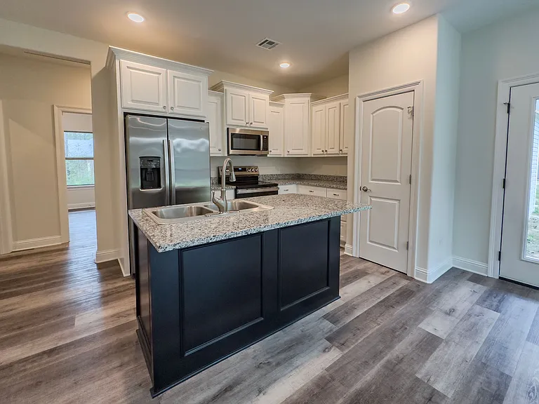 213 Steel Magnolia Ln — Photo 3