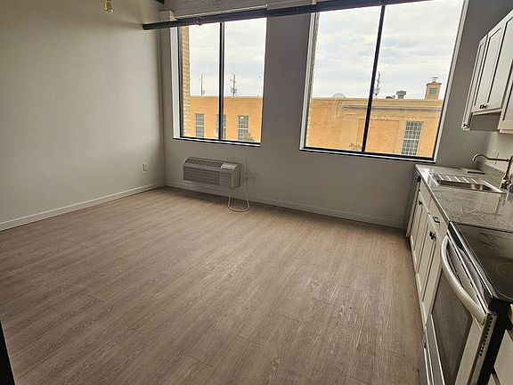 4th image of 2300 10th Ave #205