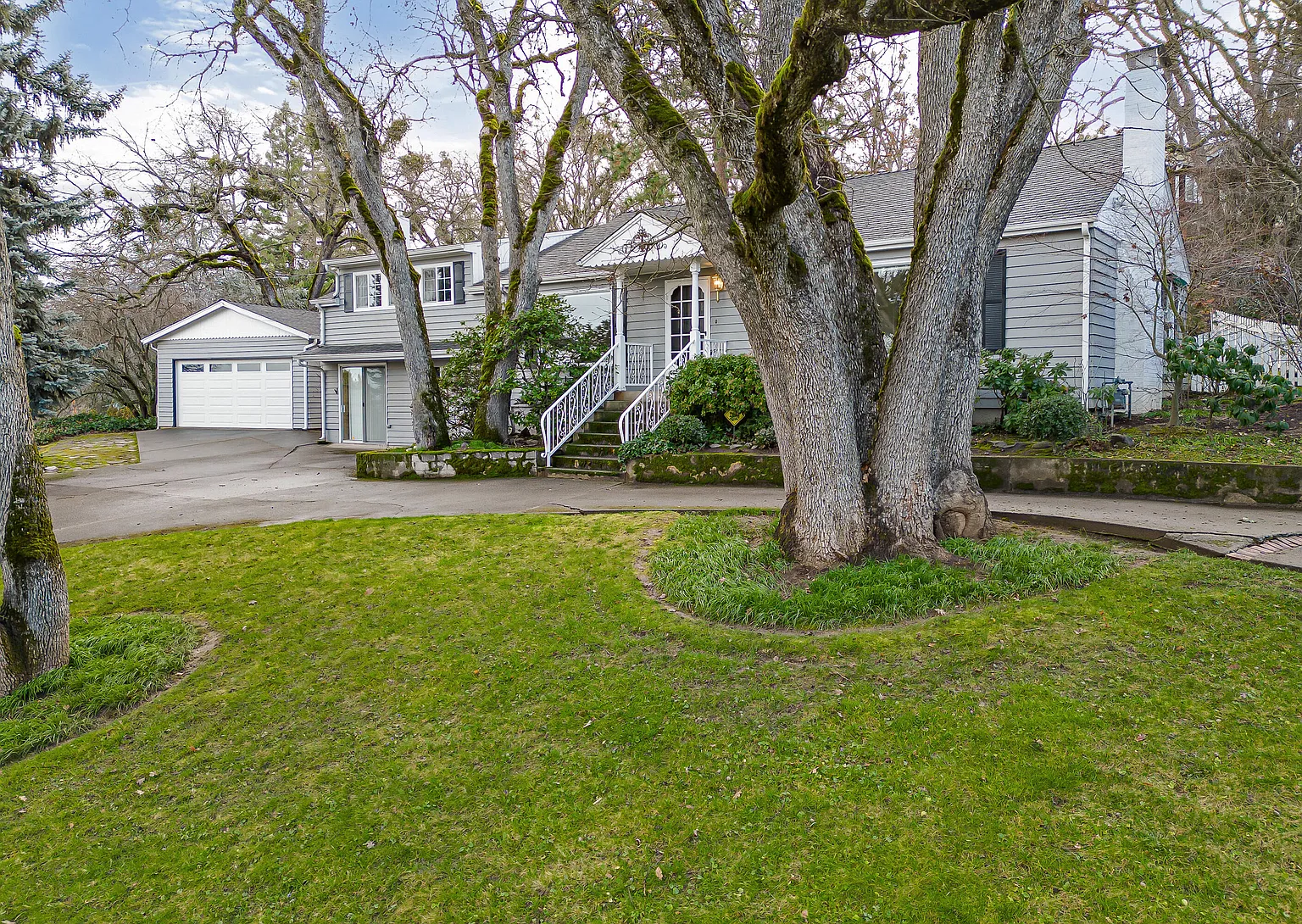 624 Valley View Dr photo 1