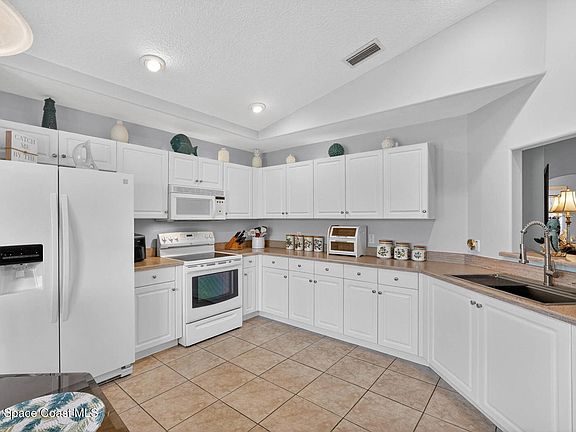 5th image of 39 Wheeling Ln