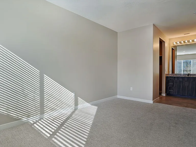 Brookfield Apartments — Photo 32