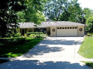 1433 Spencer St, Grinnell, IA 50112