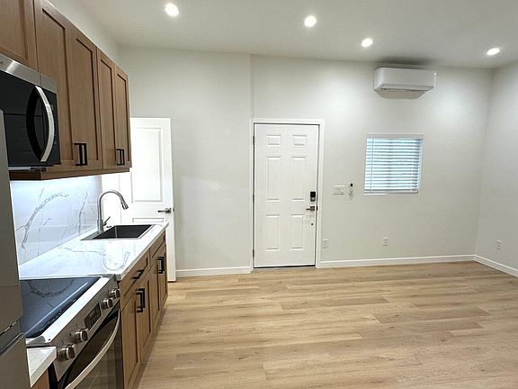 4th image of 3879 Ecochee Ave