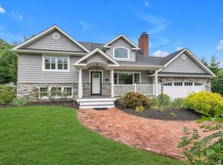27 Brittany Ct, Northport, NY 11768