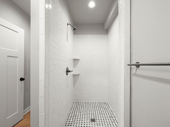 5th image of 14 Dock St #1E