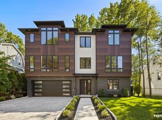 264 Beverly Hills Rd, Fort Lee, NJ 07024