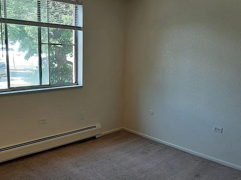 Campus Park Apartments — Photo 15